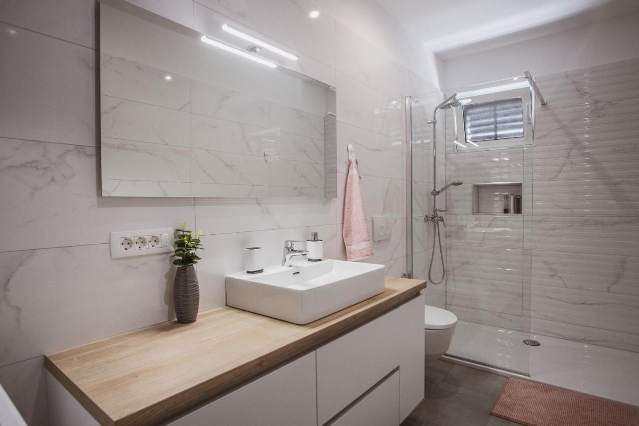 Comfort Sea View Apartment Dugi Rat Dış mekan fotoğraf